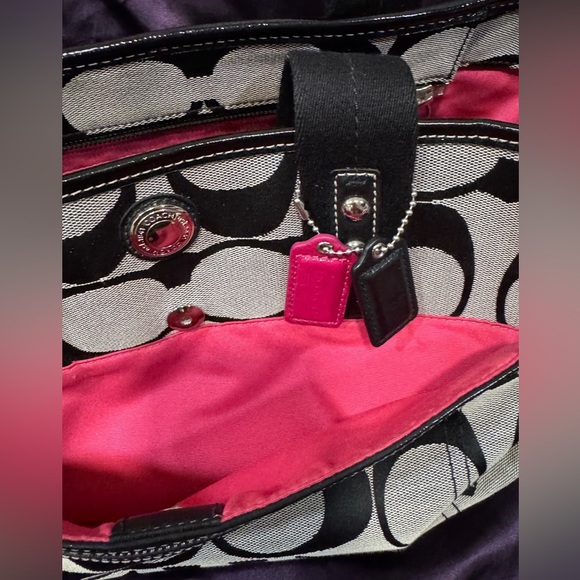 Coach Black and Cream Signature Tote - Picture 10 of 15